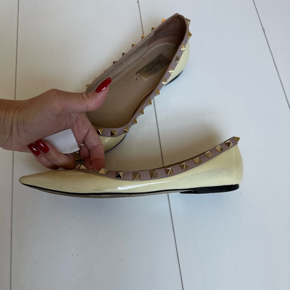 Valentino Flats - Picture 7 of 7
